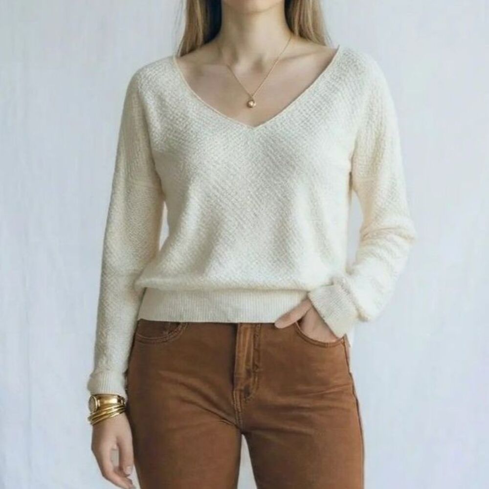 Aritzia Babaton Normcore Cottage V-Neck Drop Shoulder Textured Knit Sweater
